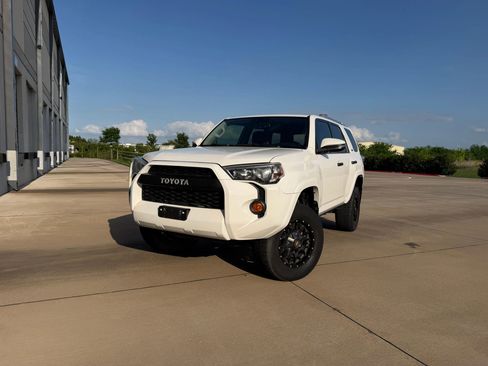 Used 2018 Toyota 4Runner SR5 Premium image 9