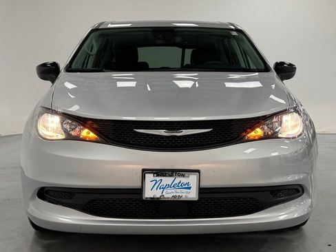 Used 2024 Chrysler Voyager LX FWD image 7