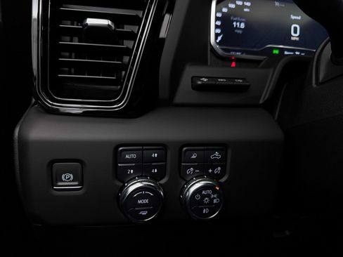 Used 2024 GMC Sierra 2500 AT4 w/ AT4 Premium Plus Package AWD/4WD image 13