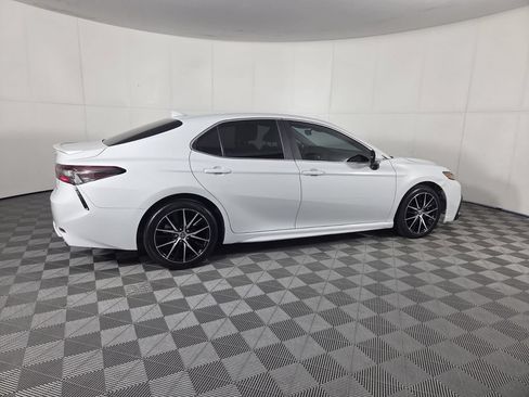 Used 2024 Toyota Camry SE FWD image 5