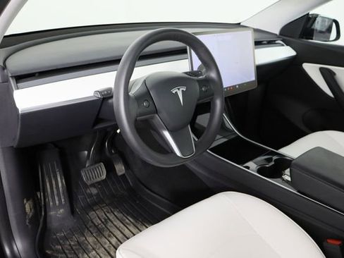 Used 2021 Tesla Model Y Long Range image 24