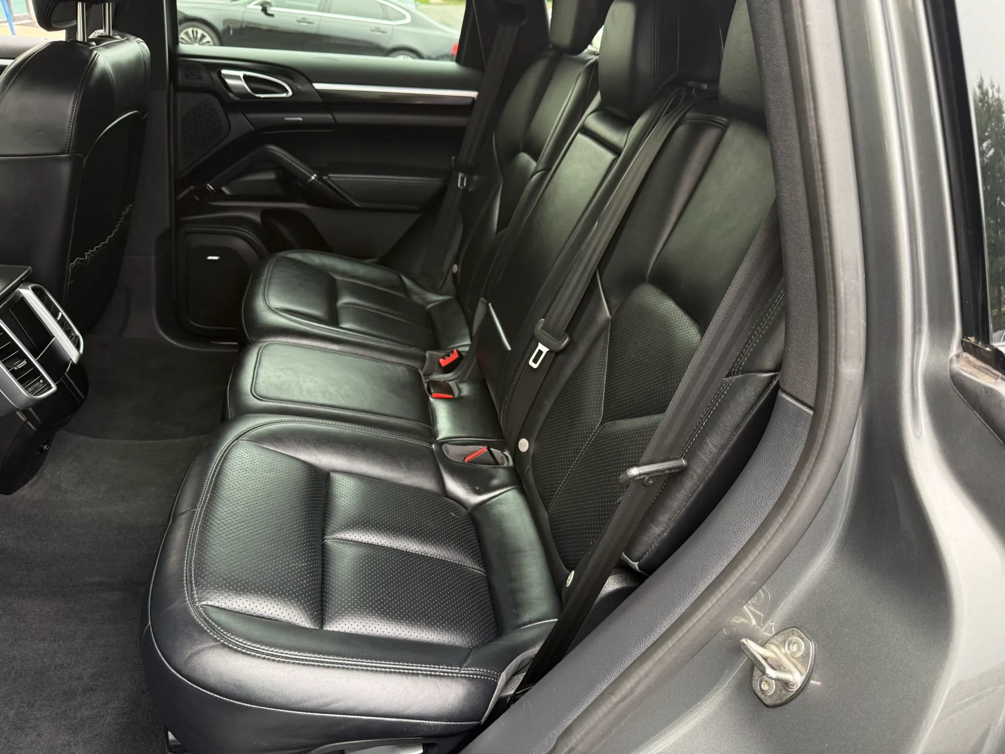 Used 2016 Porsche Cayenne AWD/4WD image 33