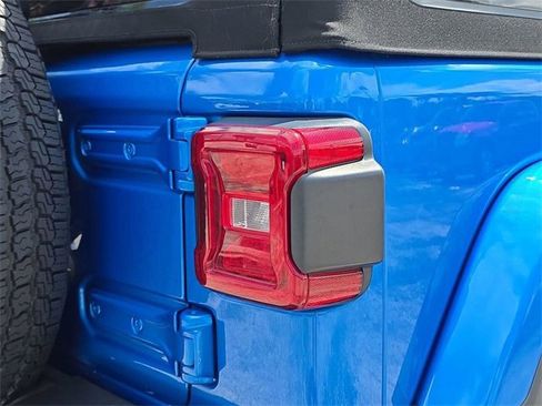 Used 2022 Jeep Wrangler Unlimited Sahara w/ Safety Group image 7