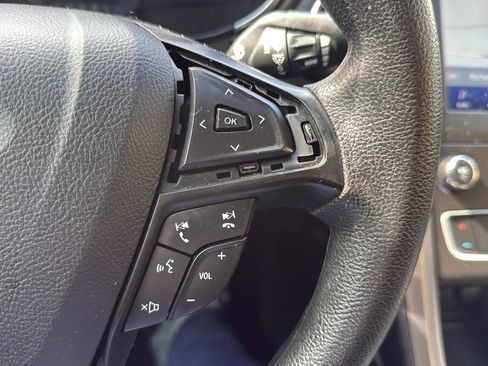 Used 2020 Ford Fusion SE FWD image 11