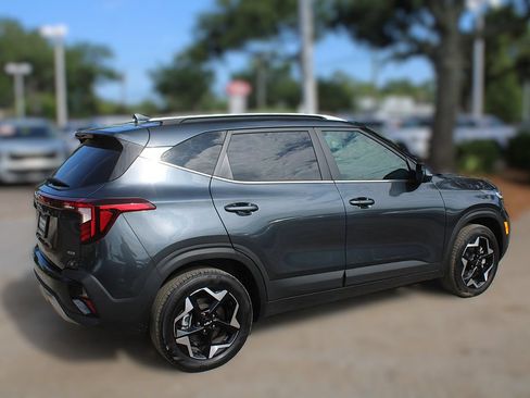 Certified 2025 Kia Seltos EX w/ EX Sunroof Package AWD/4WD image 6