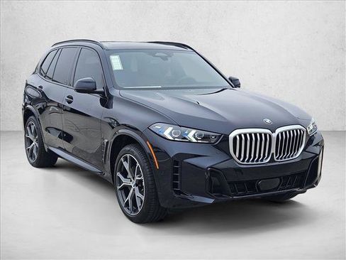 Used 2026 BMW X5 xDrive40i w/ M Sport Package AWD/4WD image 3