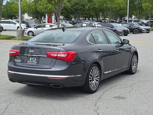 Used 2016 Kia Cadenza Premium w/ Technology Package FWD image 5