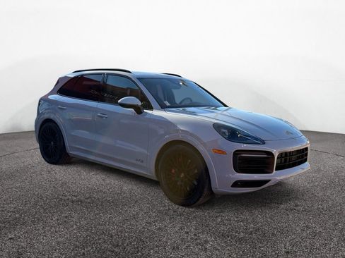 Used 2021 Porsche Cayenne GTS w/ Premium Package image 7