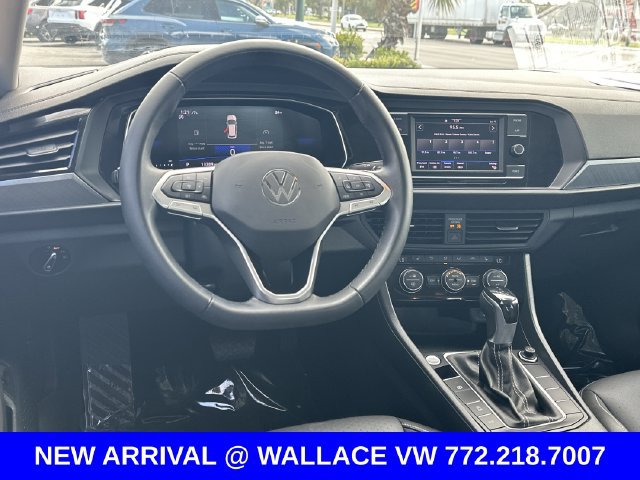 Certified 2024 Volkswagen Jetta SE w/ Panoramic Sunroof Package FWD image 15