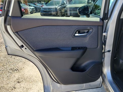 Used 2023 Nissan Rogue SV FWD image 12