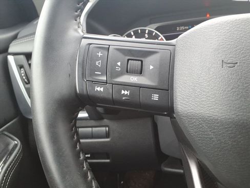 Used 2025 Nissan Rogue SV image 25