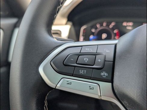 Used 2023 Volkswagen Atlas Cross Sport SE w/ Panoramic Sunroof Package FWD image 17
