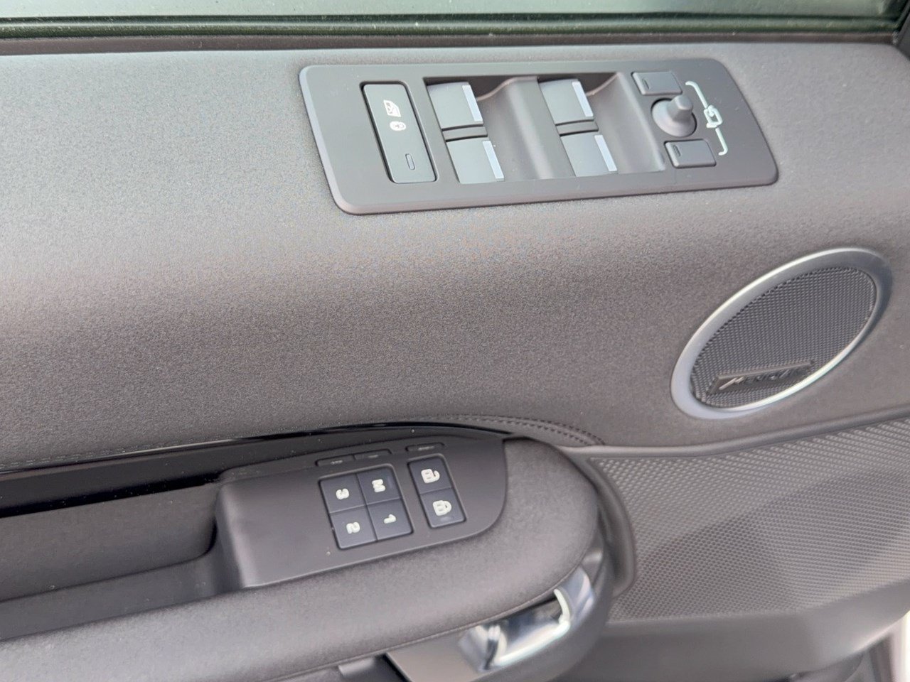 New 2026 Land Rover Discovery S AWD/4WD image 15