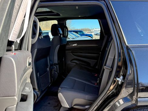 Used 2019 Jeep Grand Cherokee Laredo image 19