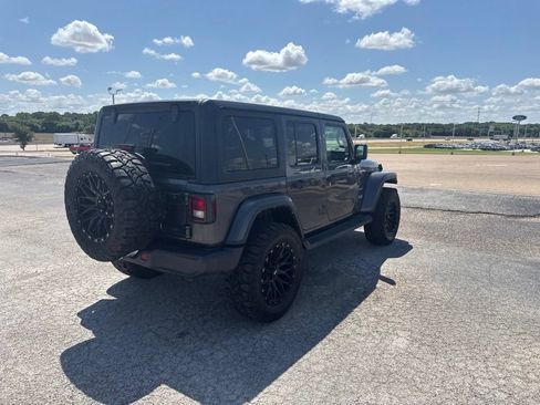 Used 2023 Jeep Wrangler Unlimited Sahara w/ Cold Weather Group AWD/4WD image 7