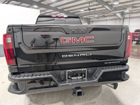 Used 2025 GMC Sierra 3500 Denali w/ Denali Reserve Package image 4