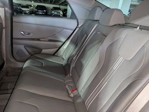 Used 2022 Hyundai Elantra SEL w/ Convenience + Premium Package FWD image 19