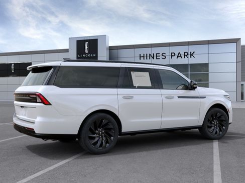 New 2027 Lincoln Navigator L Reserve w/ Jet Appearance Package AWD/4WD image 6