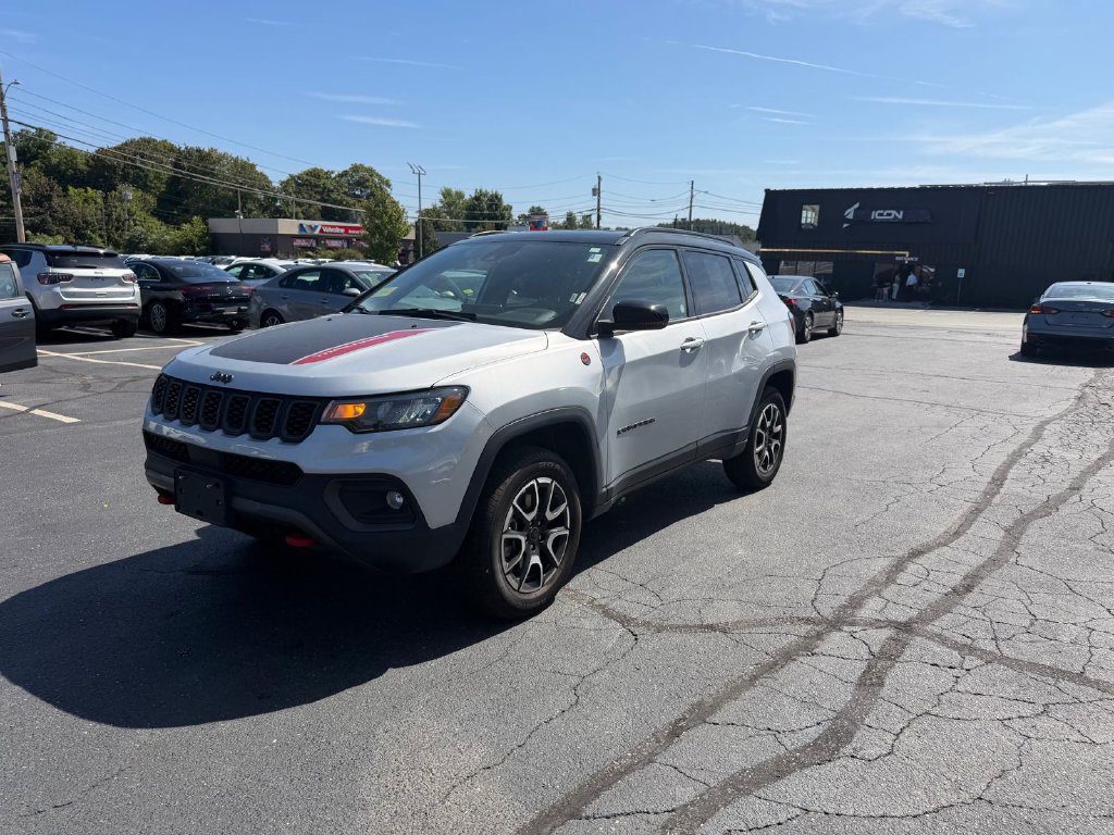 Used 2025 Jeep Compass Trailhawk AWD/4WD image 1