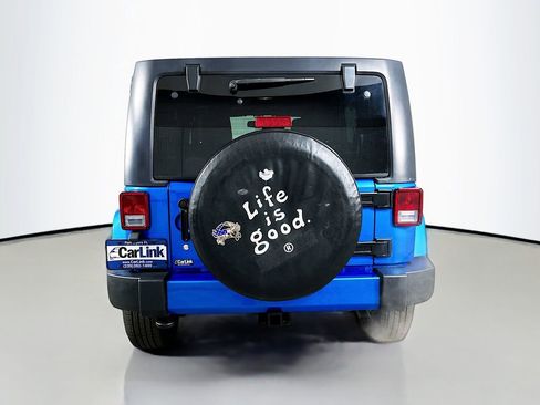 Used 2016 Jeep Wrangler Unlimited Sahara w/ Connectivity Group image 7