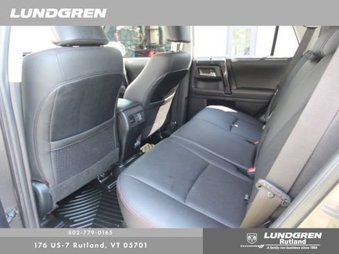 Used 2021 Toyota 4Runner TRD Off-Road Premium w/ Moonroof Package AWD/4WD image 17