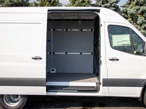 Used 2023 Mercedes-Benz Sprinter 4500 image 22