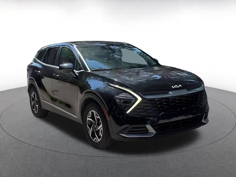 Used 2025 Kia Sportage LX FWD image 3