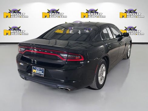 Used 2020 Dodge Charger SXT w/ Leather Interior Group RWD image 4