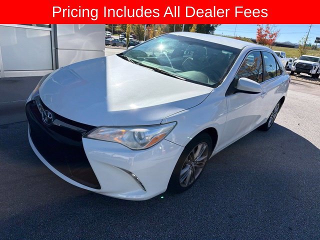 Used 2015 Toyota Camry SE FWD image 2