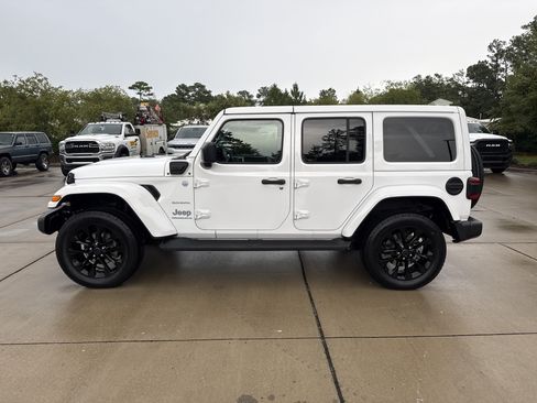 Used 2024 Jeep Wrangler Unlimited Sahara AWD/4WD image 6