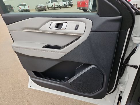 New 2026 Ford Explorer Active w/ Active Comfort Package AWD/4WD image 13