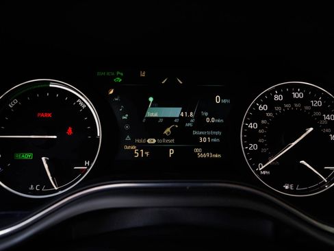 Used 2019 Toyota Avalon Limited image 16