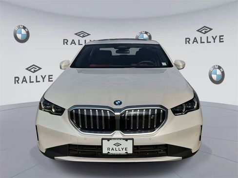 Certified 2025 BMW i5 xDrive40 w/ Premium Package image 2