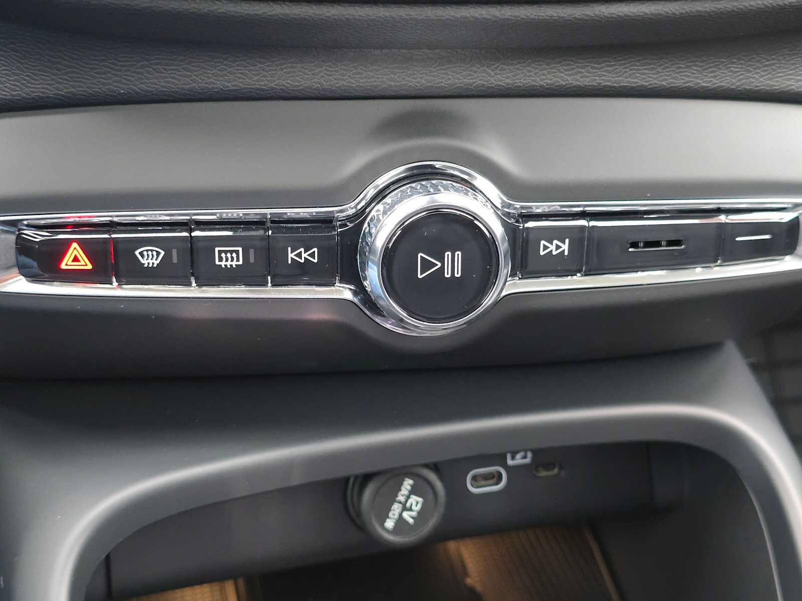 Used 2026 Volvo XC40 B5 Plus w/ Protection Package Premier AWD/4WD image 29