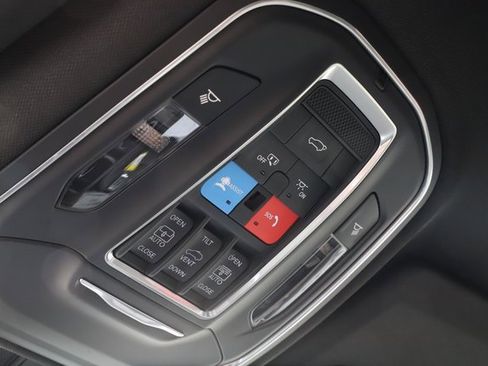 New 2025 Jeep Grand Cherokee Limited image 38