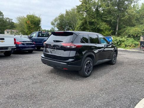 Used 2024 Nissan Rogue SV image 5