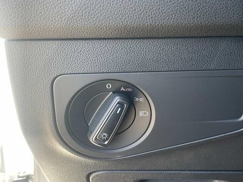 Certified 2023 Volkswagen Tiguan SE w/ Panoramic Sunroof Package FWD image 19
