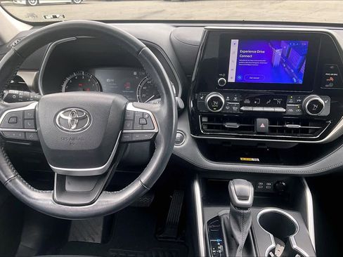 Used 2023 Toyota Highlander XLE FWD image 15