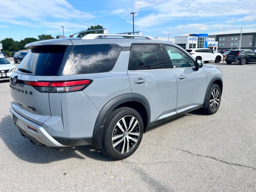 Used 2023 Nissan Pathfinder Platinum w/ Black Appearance Package AWD/4WD image 5