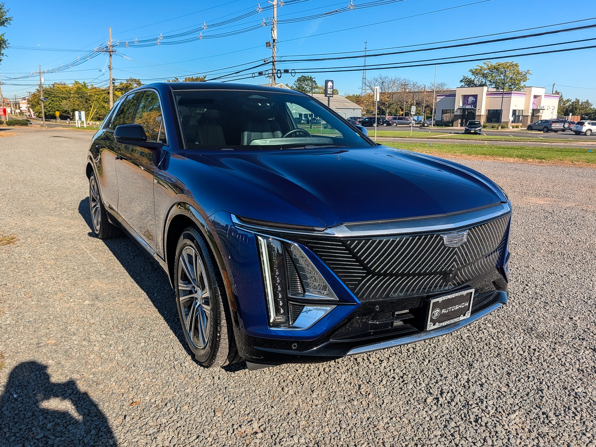 Used 2024 Cadillac Lyriq Luxury AWD/4WD image 3