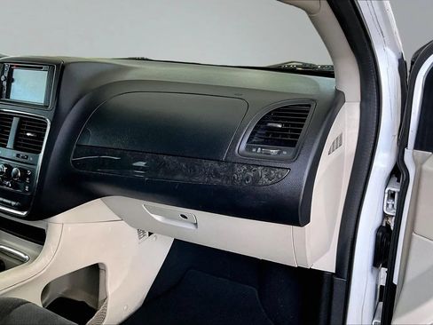 Used 2014 Dodge Grand Caravan SXT FWD image 23