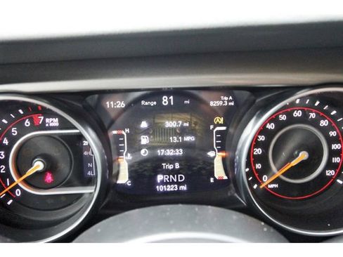 Used 2019 Jeep Wrangler Unlimited Sahara w/ Uconnect 4C Nav & Sound Group AWD/4WD image 15