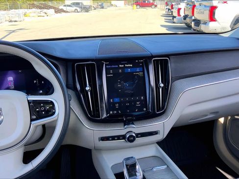 Used 2022 Volvo XC60 B5 Inscription w/ Advanced Package image 6