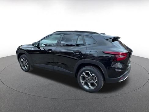 Used 2025 Chevrolet Trax LT image 10