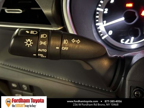 Used 2023 Toyota Highlander XLE AWD/4WD image 22