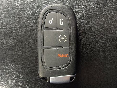 Used 2022 Jeep Cherokee Trailhawk w/ Trailer Tow Group AWD/4WD image 32