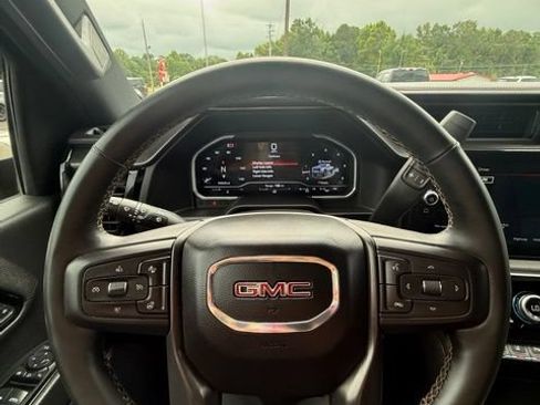 Used 2024 GMC Sierra 2500 AT4 w/ AT4 Preferred Package AWD/4WD image 13