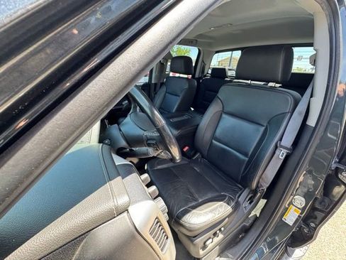 Used 2017 GMC Sierra 1500 SLT w/ SLT Preferred Package AWD/4WD image 9