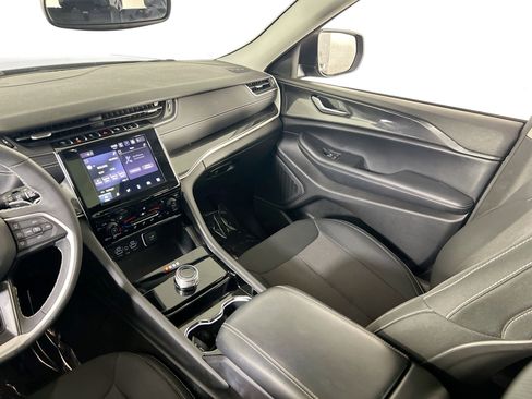 Used 2023 Jeep Grand Cherokee Laredo w/ Luxury Tech Group I image 23