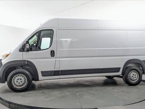 Used 2024 RAM ProMaster 2500 w/ Convenience Group FWD image 3